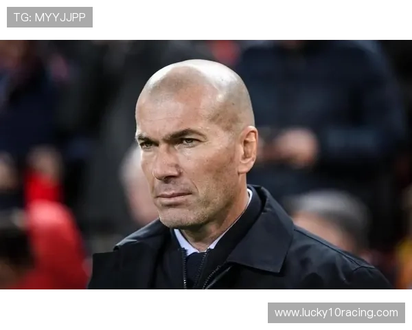 足球教练的智慧：齐达内论更衣室管理的重要性